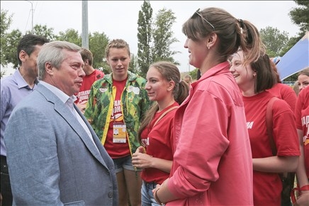 Губернатор Василий Голубев: Если мы хотим растить олимпийских чемпионов, необходимо воспитывать мальчишек во дворах 